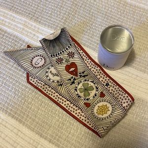 Dior Mitzah used condition, no rip or tear, only including the Dior small box